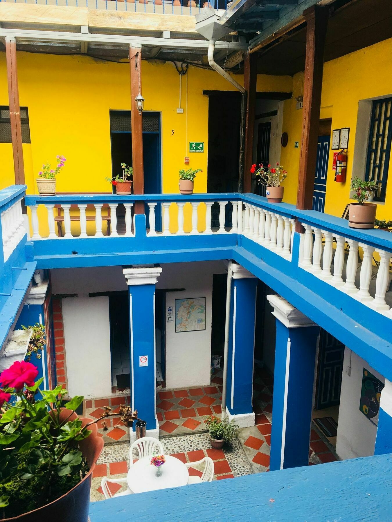 Hotel Blue Door Housing Historic Quito Zewnętrze zdjęcie